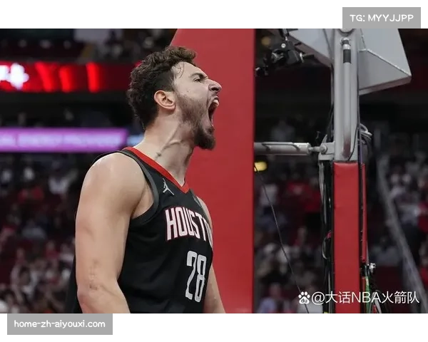 火箭阿门汤普森进步明显 准三双数据展现全能性 火箭阿门汤普森进步明显 准三双数据展现全能性